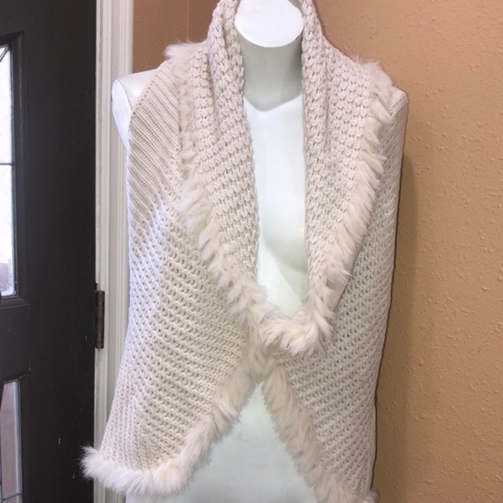 Love token beige knit sleeveless cardigan